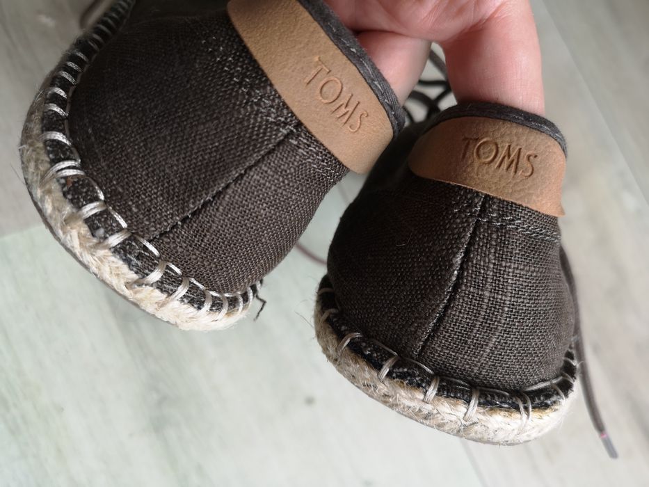 Espadryle nowe męskie TOMS (42]
