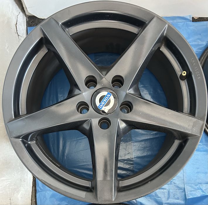 596 Felgi Aluminiowe Volvo R 17 5x108 Bardzo Ładne Czarne XC 90 XC 60