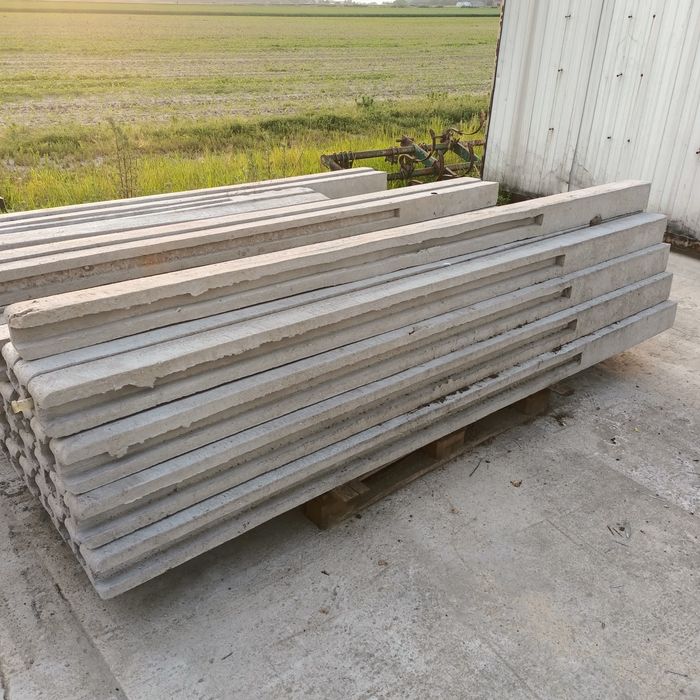 Słupki betonowe . Podpory płotu. Na 4 płyty . 200 cm wysoki płot