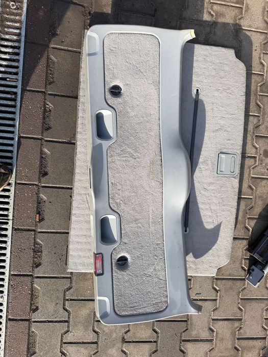 Tapicerka osłona klapy bagażnika Bmw e39 kombi szara plastik cały nie połamany !