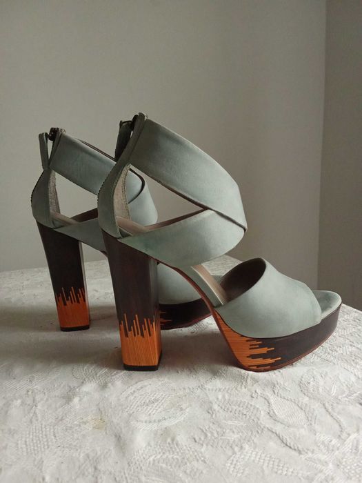 Sandálias de plataforma de salto alto