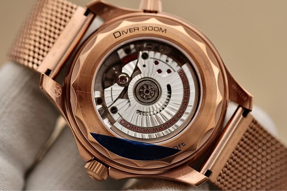 Новинка 2025 року Omega Seamaster 300m 007 edition 210.90.42.20.01.003