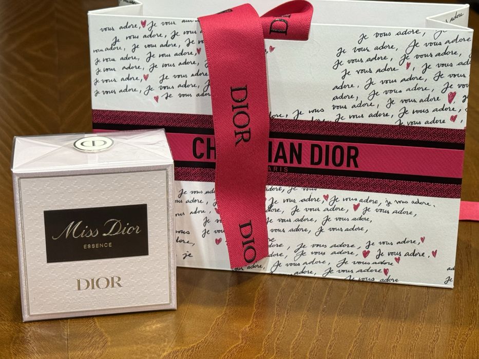 Парфумована вода Miss Dior Essense оригінал  50 ml