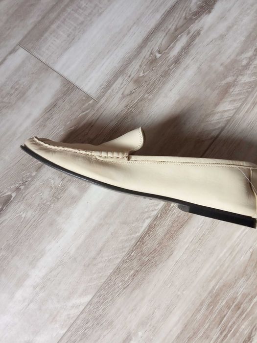 Продам лофери -мокасини від Escada