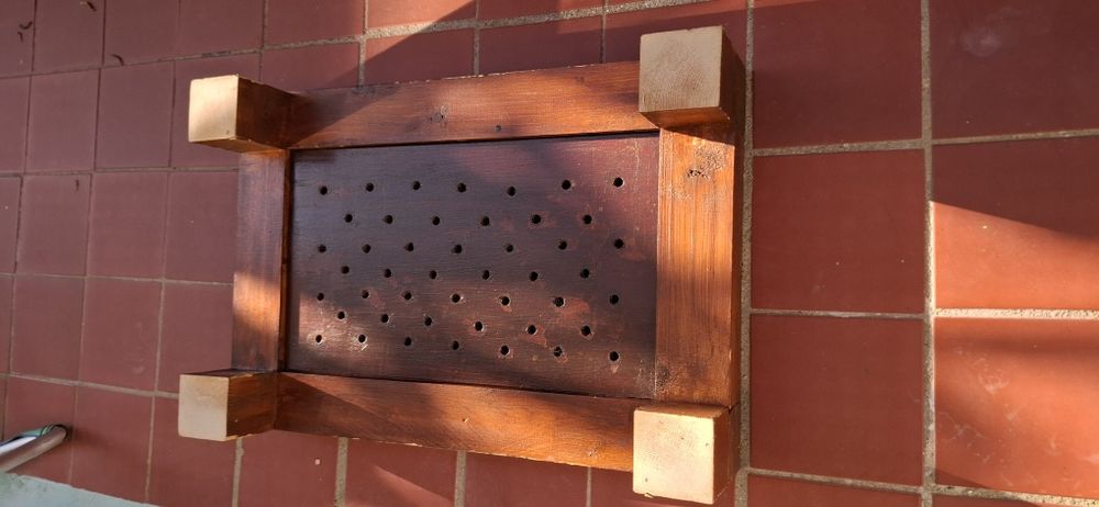 Cama em madeira para cão ou gato