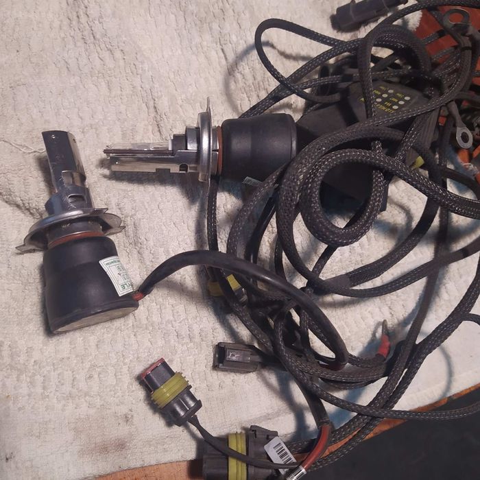 H4 : биксенон комплект , галогенные  2 шт.