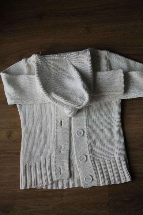 Casaco branco malha com capuz