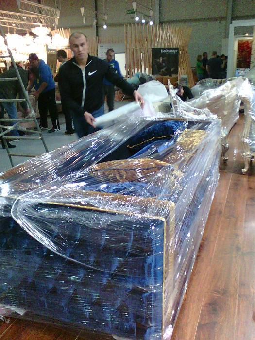 Перевезти диван. Доставка мягкого уголка. Меблевоз. Газель.