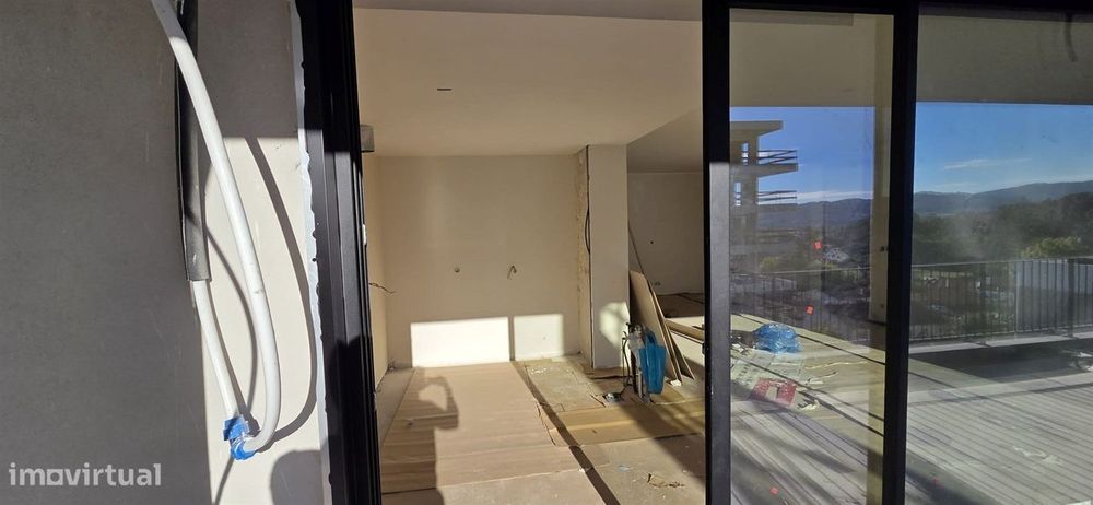 T2 Novo com Varanda e Garagem em Nogueira, Braga | 359.000 €