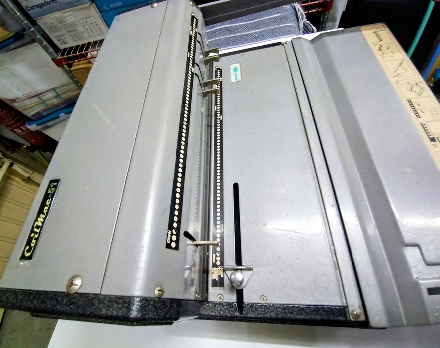 Maquina encadernar argolas metálicas CoilMac-51