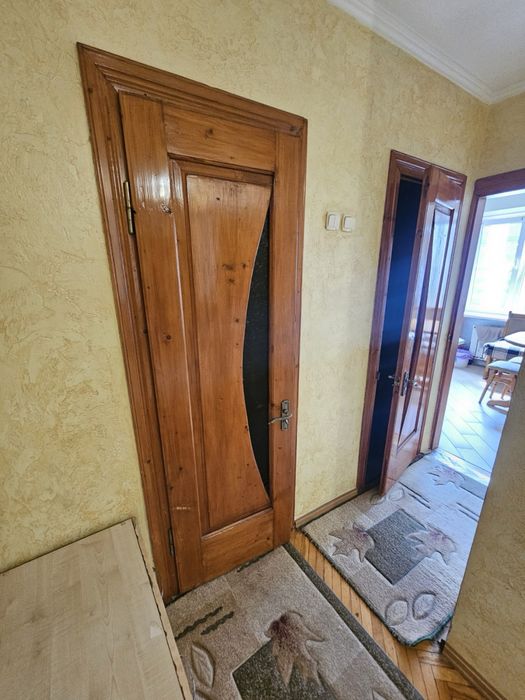 Квартира в продажі покращеного планування, в гарному жилому стані.
