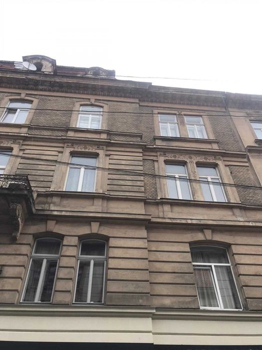 Продається 2 кімнатна квартира в австрійському будинку, вулиця Словацького, місто Львів.