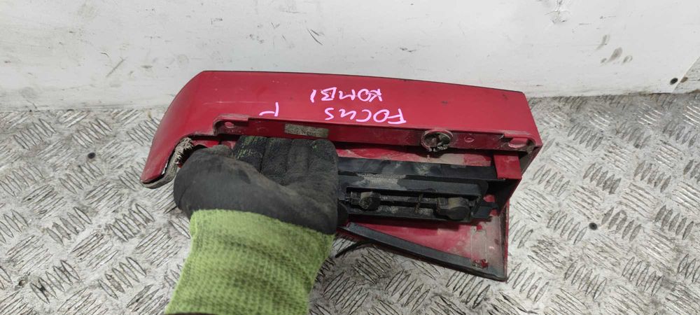 Ford Focus Mk1 Kombi Lampa Prawa Tylna Prawy Tył PT