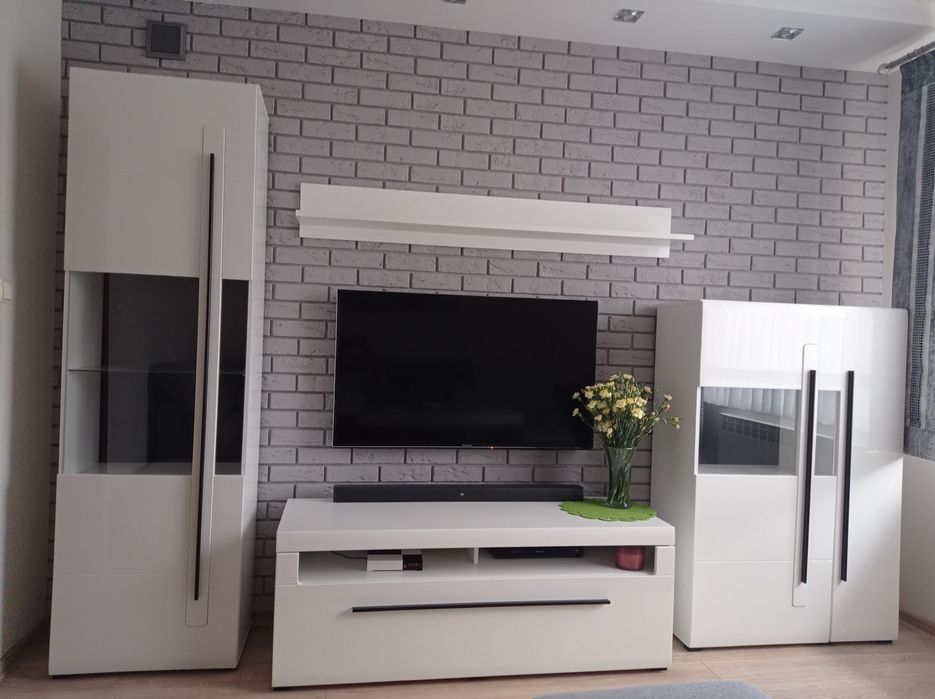 Meble do salonu z rozkladaną ławą