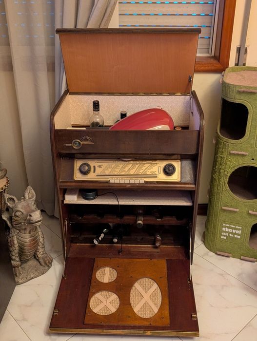 Garrafeira Retro coluna bluetooth e iluminação led