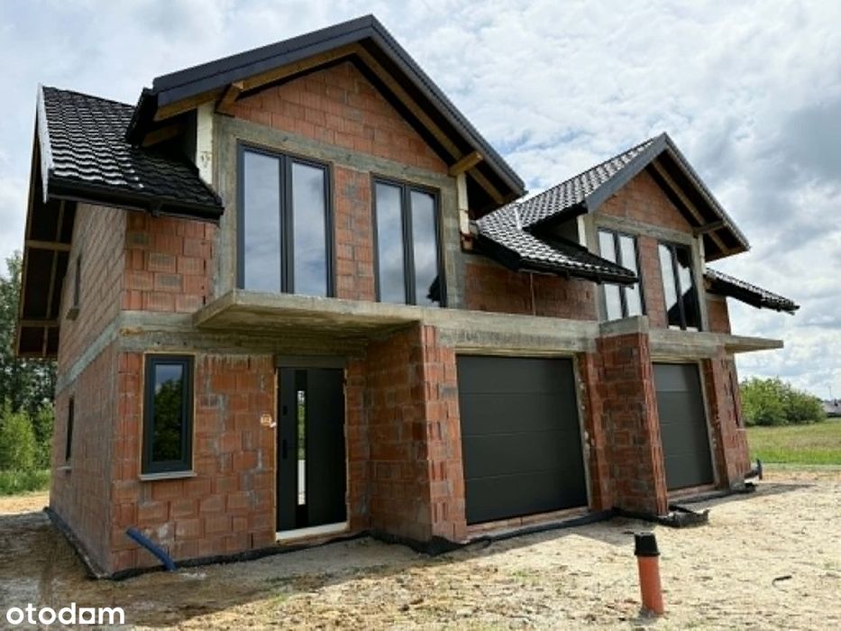 Nowoczesny dom w zabudowie bliźniaczej – 167 m² z garażem i poddaszem.
