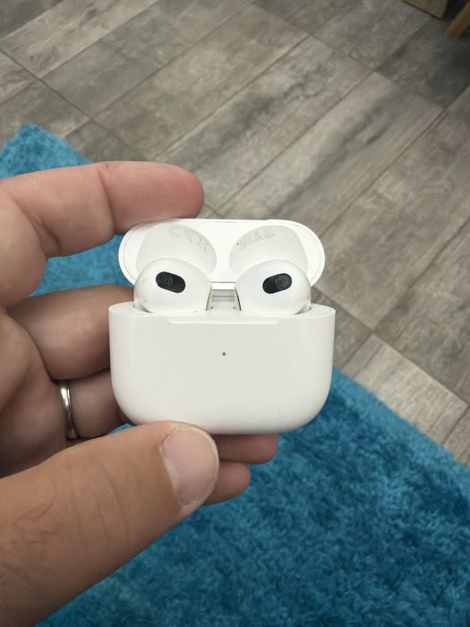 Vendo Airpods 3a geração em excelente estado, e a funcionarem corretamente.