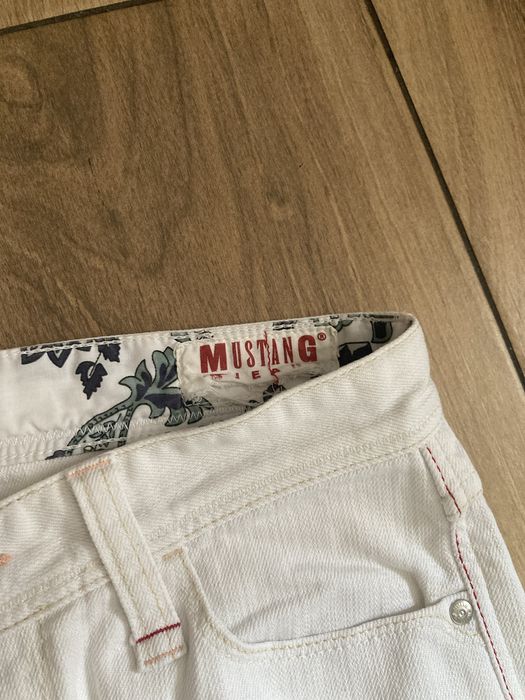 Biale spodnie Mustang