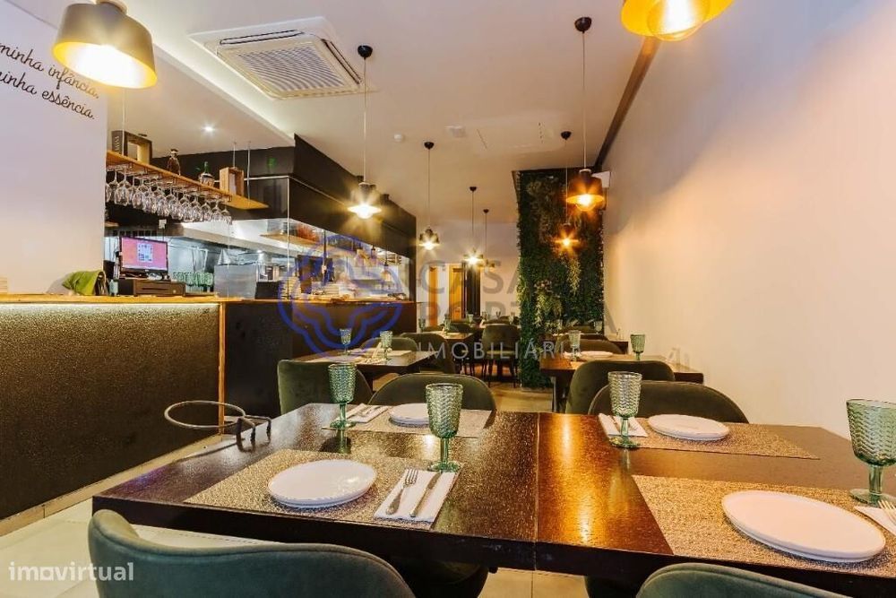Restaurante renovado para trespasse nas Colinas do Cruzeiro com esplan