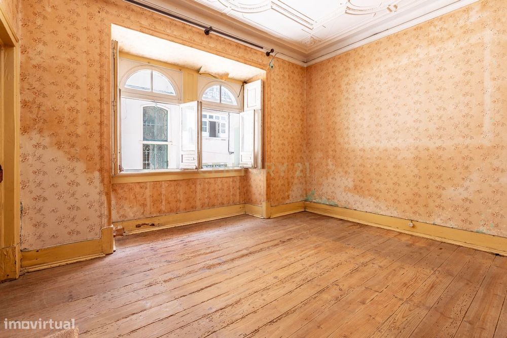 Charme Clássico | 185 m² | Varanda | Estrela - Lisboa