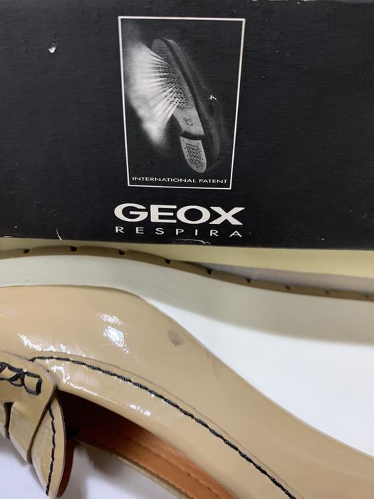 Туфлі geox, лак, танкетка, платформа 40.