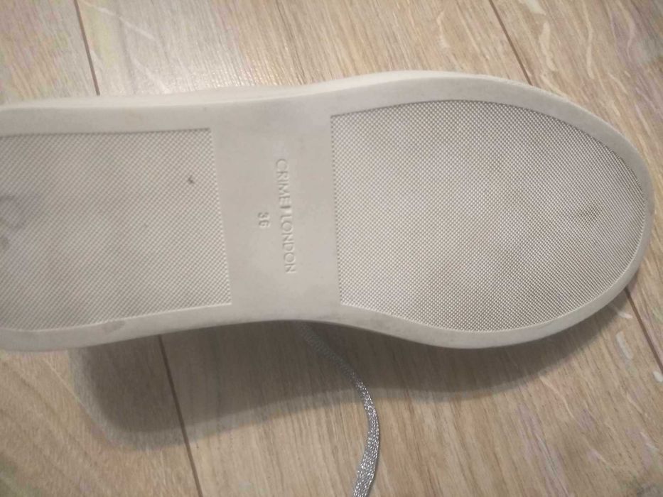 Crime London 36 śliczne metaliczne skórzane sneakersy