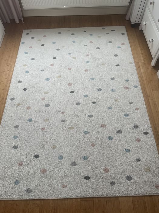 Dywan Dots jak Zara w kolorowe kropki 140x200cm