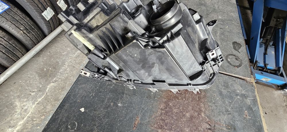 Farol / Farolim Esquerdo  dacia duster 2