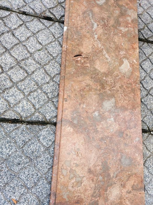 Pedra em mármore rosa