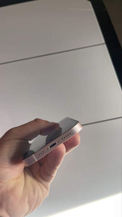 Iphone 13 в дуже гарному стані