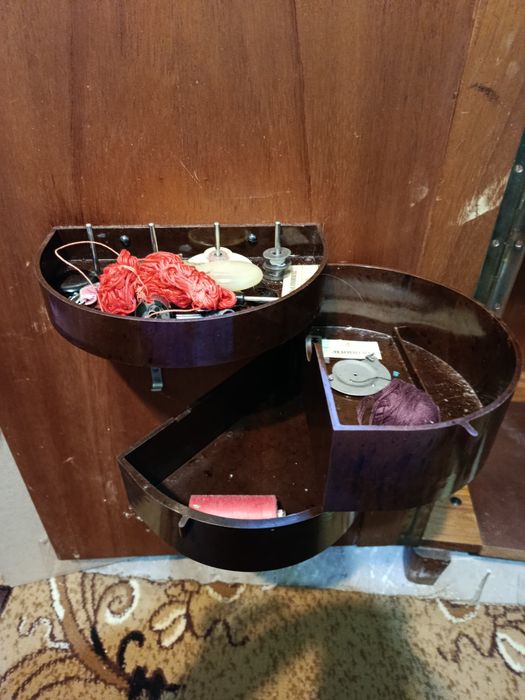 Швейная машина Veritas на ножном и электроприводе