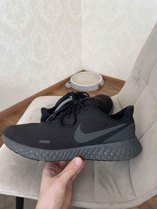 Кросівки Nike Revolution
