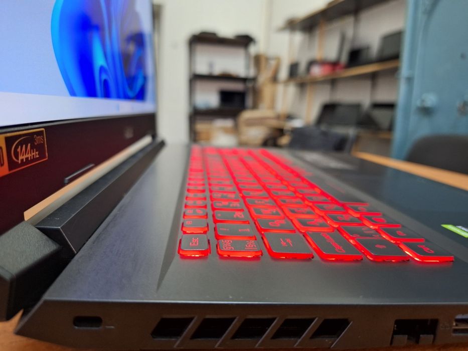 Acer Nitro 5 AN517-54 i5-11400H RTX 3050 Ti 4Gb DDR4 16Gb SSD + HDD