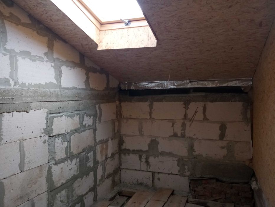 Продаж 2 кім. квартири з мансардою у с. Зимна Вода