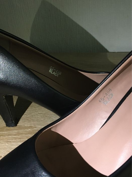 Czarne buty na obcasie