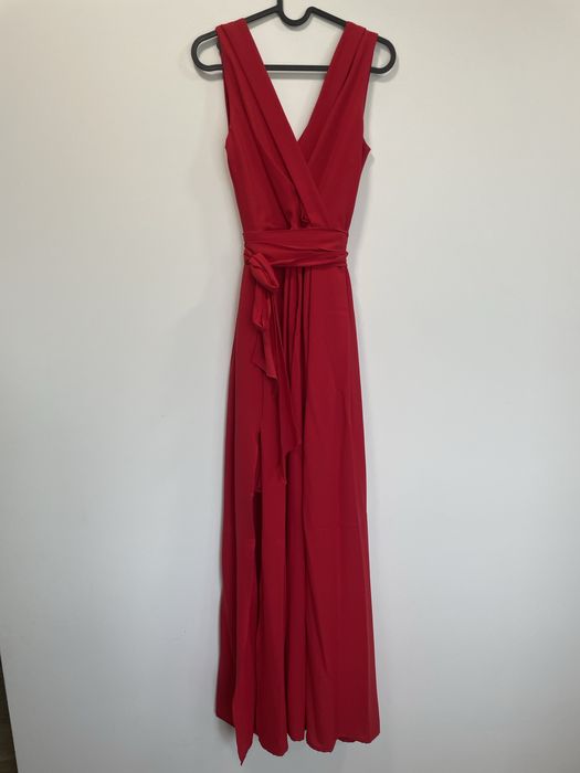 Piękna czerwona suknia z rozcięciem rozmiar 36