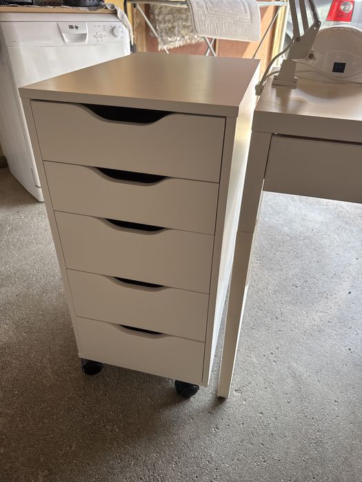 Vendo mesa de manicure