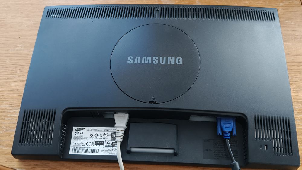 Monitor LCD  Samsung SyncMaster 2243NW 22"1680x1050