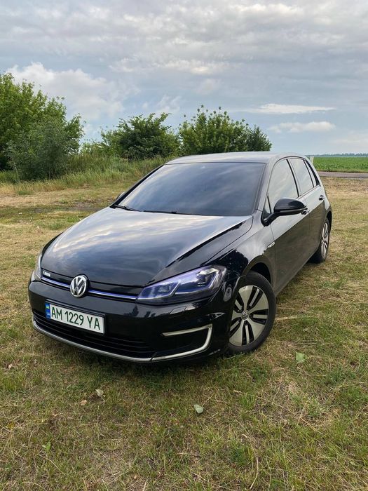 Продам Volkswagen e-Golf 2017