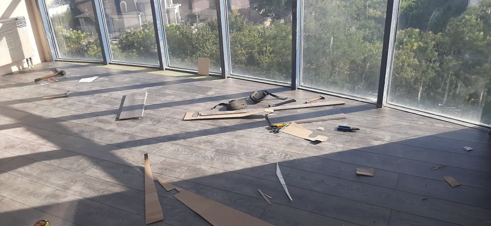 Ламинат 80гр. Обои 120, плинтус