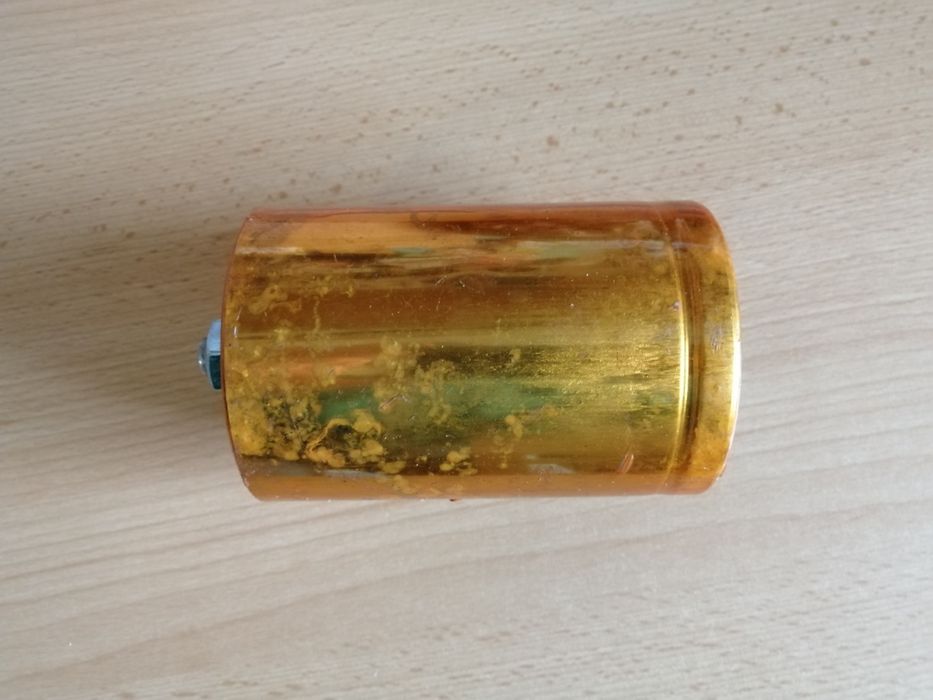 Kondensator elektrolityczny 2200 uF/400V