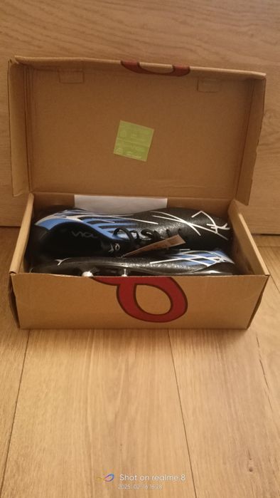 Buty korki do piłki nożnej