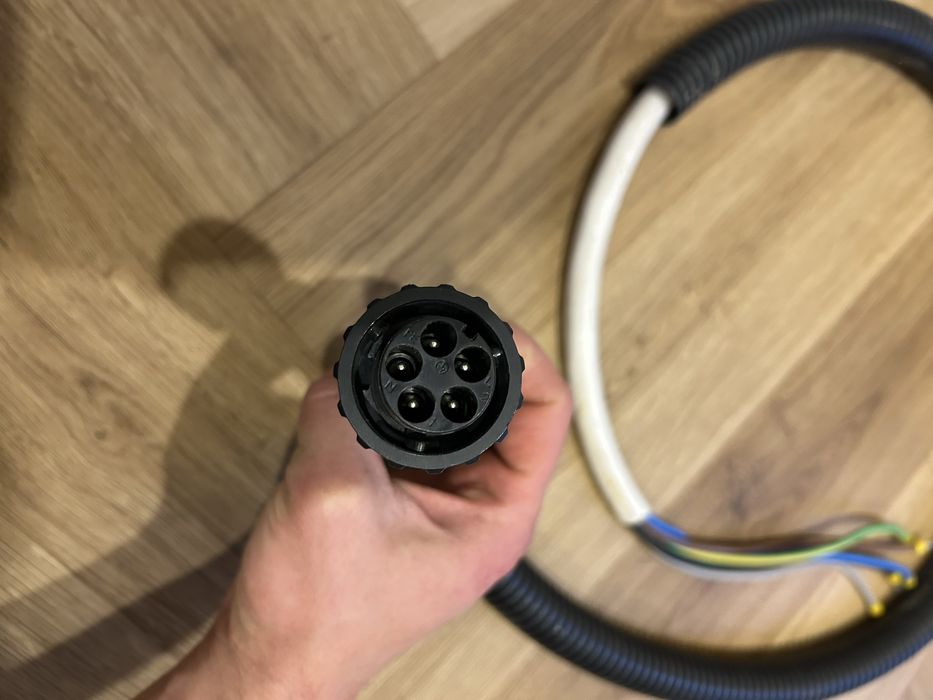 Falownik 3 fazowy Deye SUN-8K-G03. Moduł internetowy