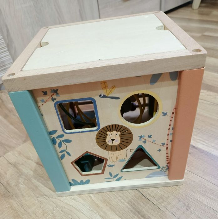 Zabawka manipulacyjna z sorterem