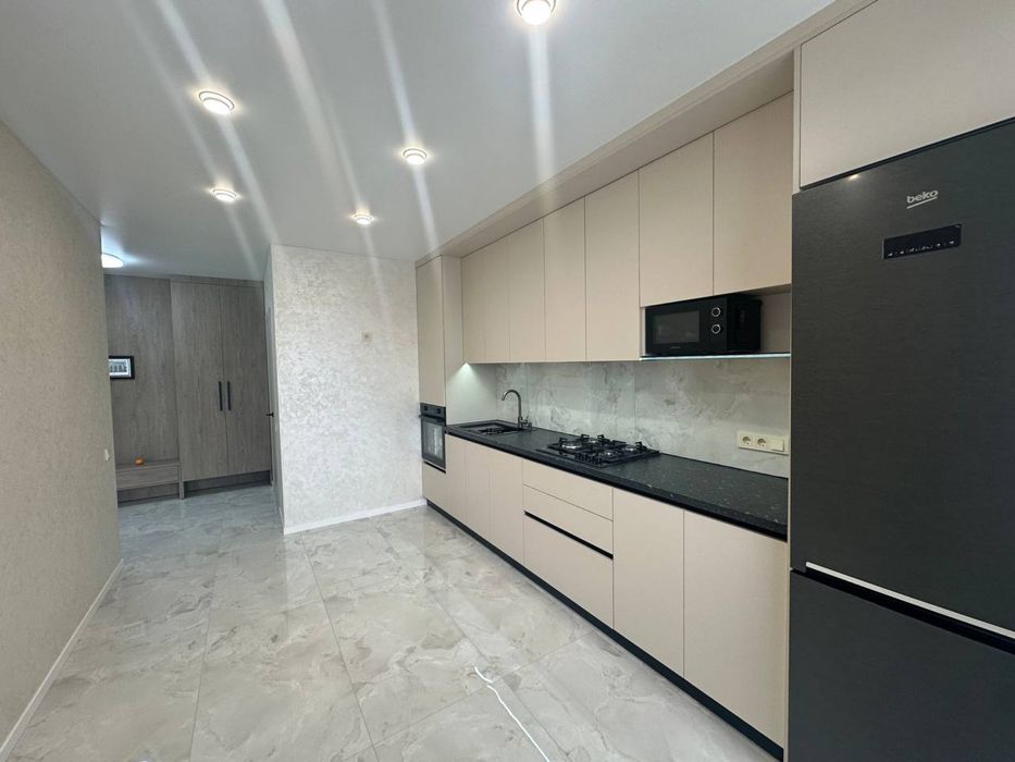 Продам  1-кімнатну  квартиру 44 м2 з ремонтом. вигляд на каштани.  м. Рівне ЖК «Статус»