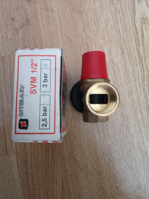 SVM 1/2" - 3bary Watts - zawor bezpieczenstwa z manometrem
