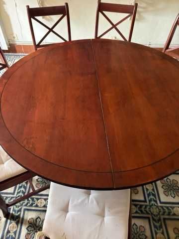 Mesa Extensivel Madeira Maciça + 8 Cadeiras | Bom Estado