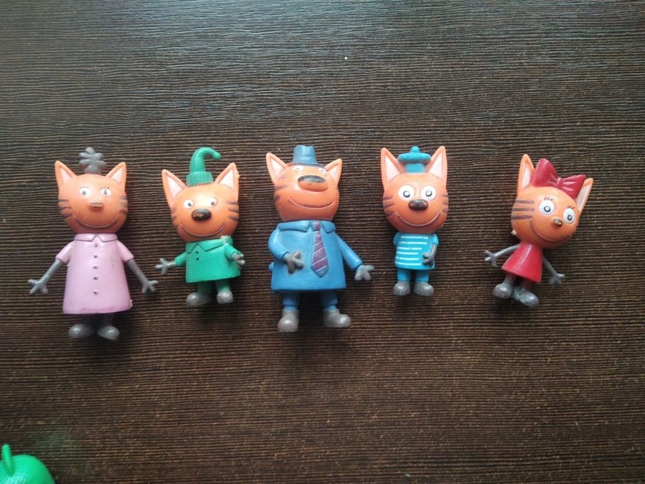 Продам  бу персонажи  із мультика три кота ..