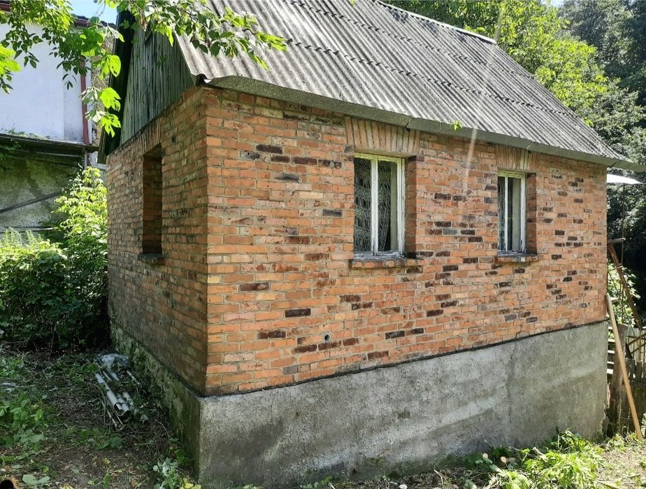 Дом дачний будинок земельна ділянка поруч ліс та озеро