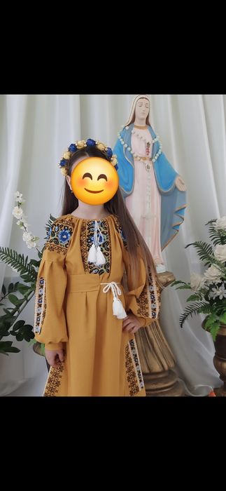 Продам вишите плаття на ріст 134- 146 см.